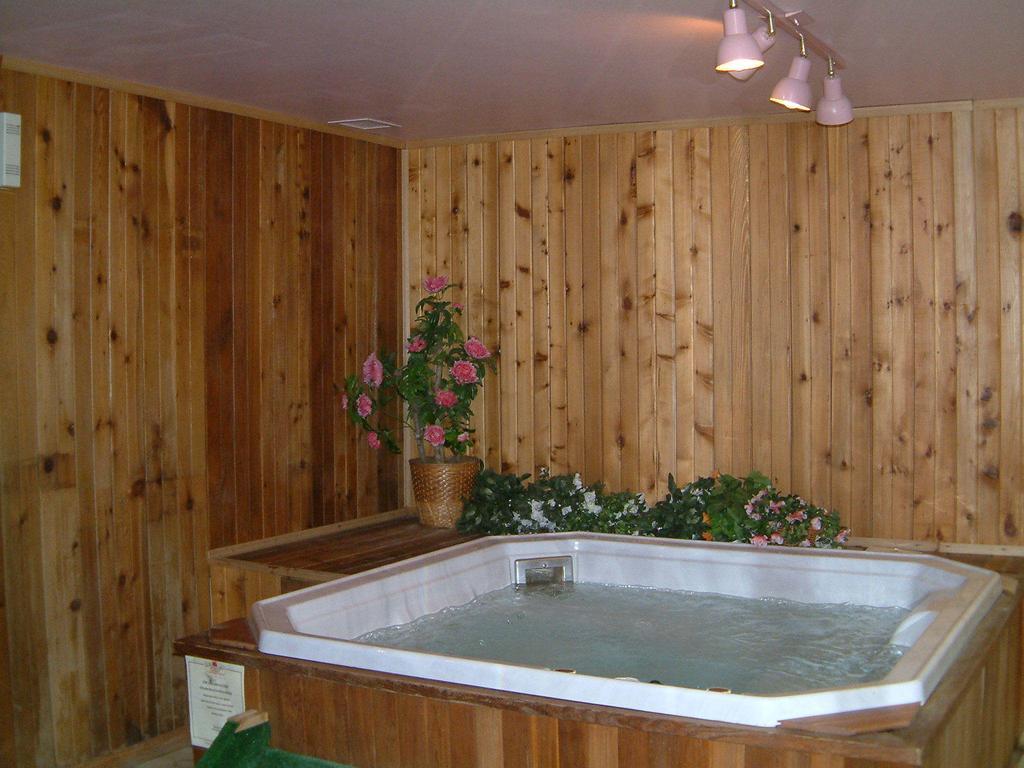 Mcintosh Country Inn & Conference Centre Морисбърг Екстериор снимка