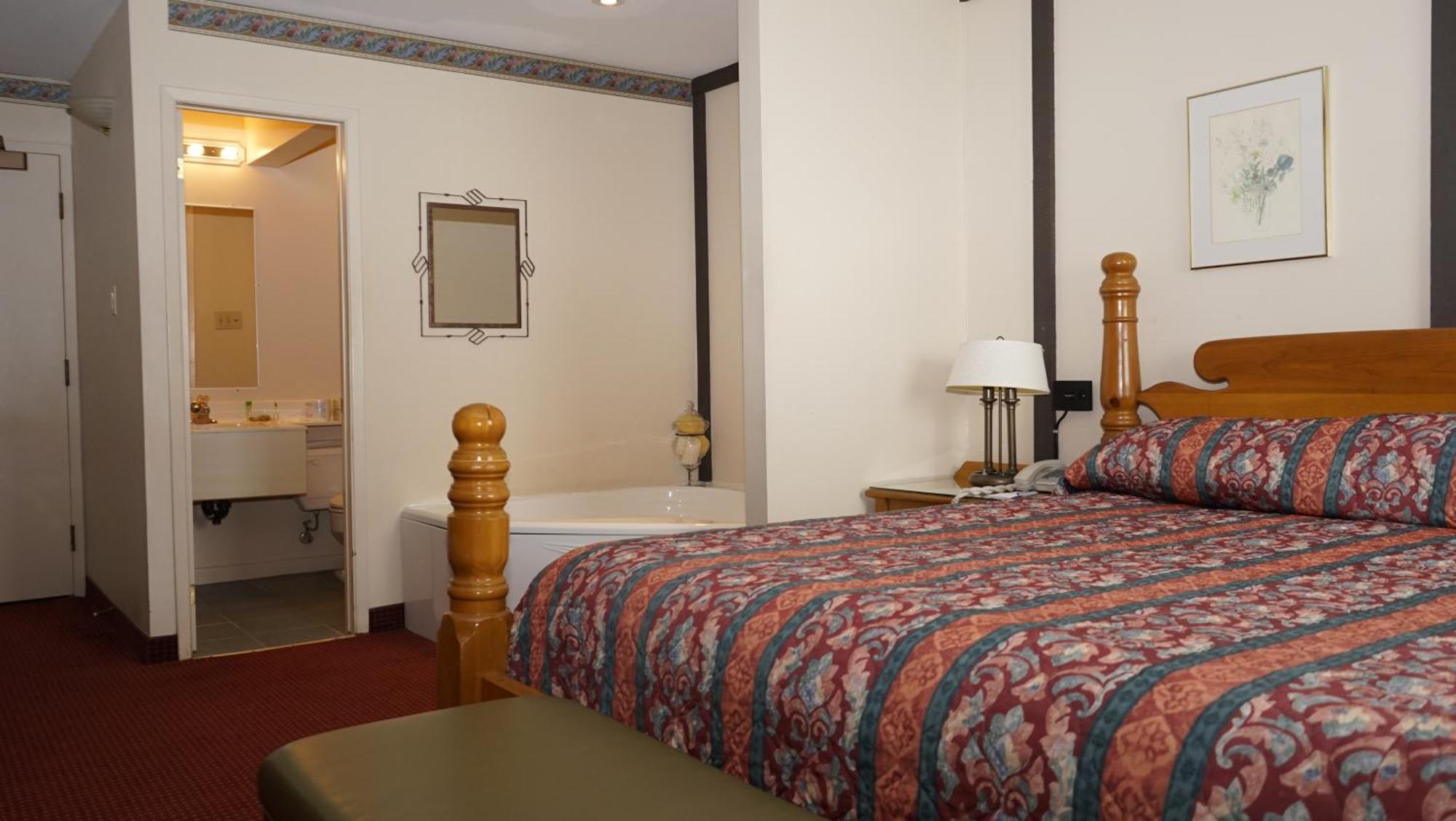 Mcintosh Country Inn & Conference Centre Морисбърг Екстериор снимка